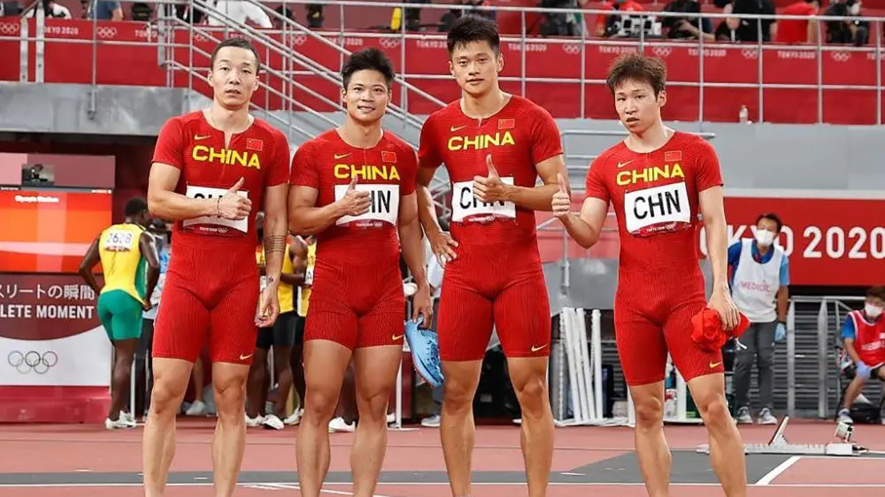 中国队男子4×100米接力决赛，以37秒79打破亚洲纪录获得第四，意大利夺冠